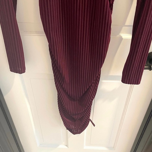 ASOS Design Maroon Velvet Dress size 0 - Picture 8 of 11